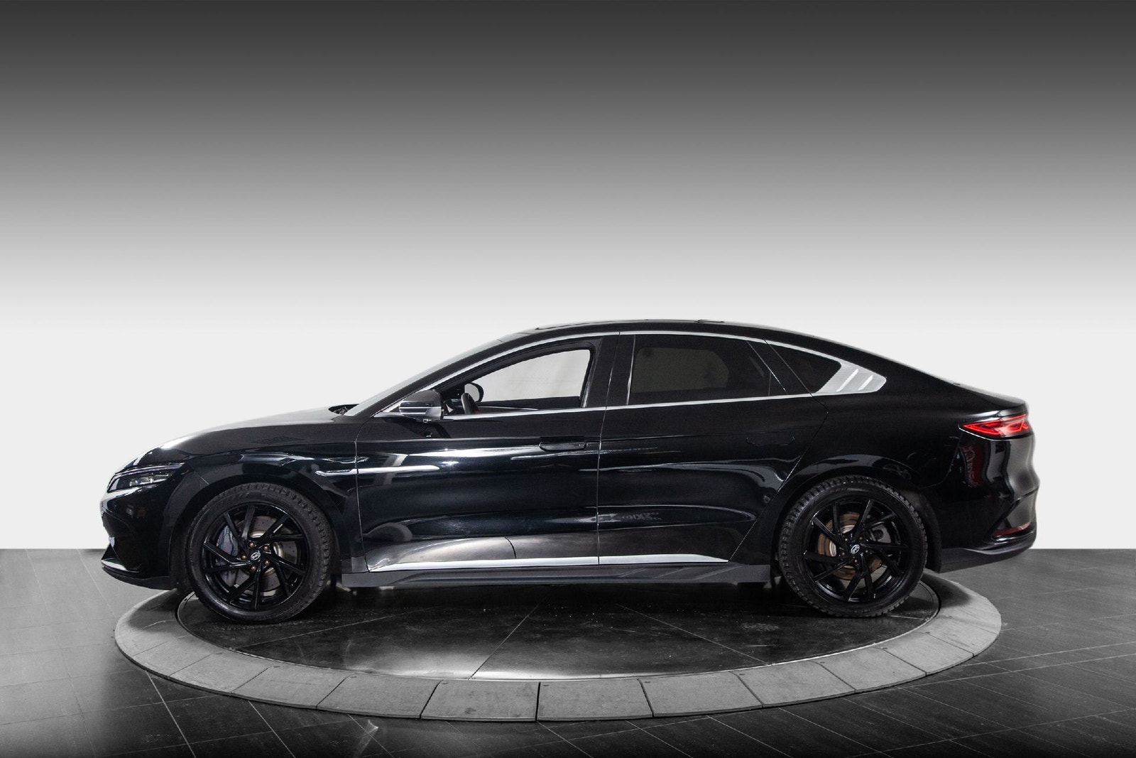 BYD Han EV AWD, 517hp, 2022