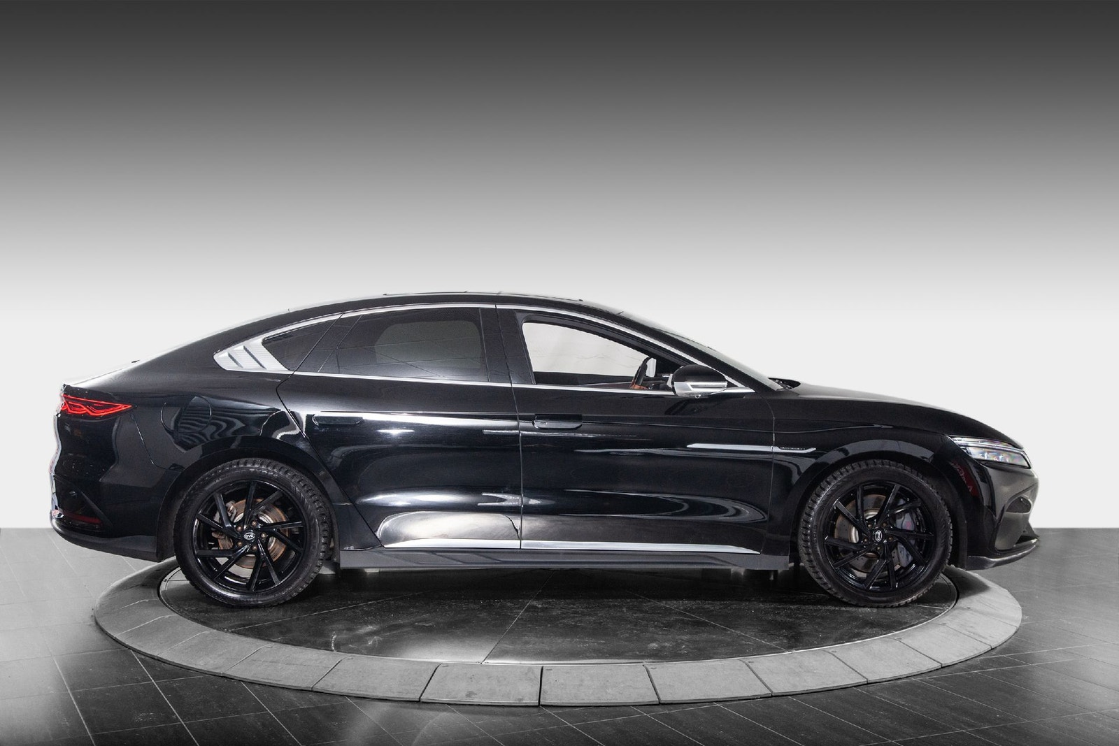 BYD Han EV AWD, 517hp, 2022