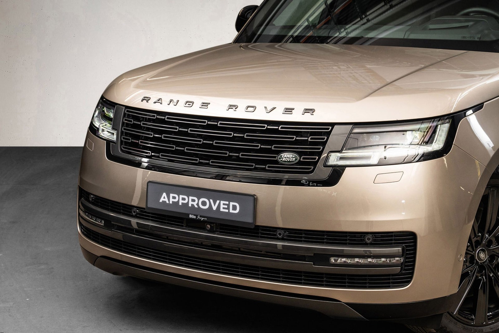 Land Rover Range Rover P550e Automatic, 550hp, 2025
