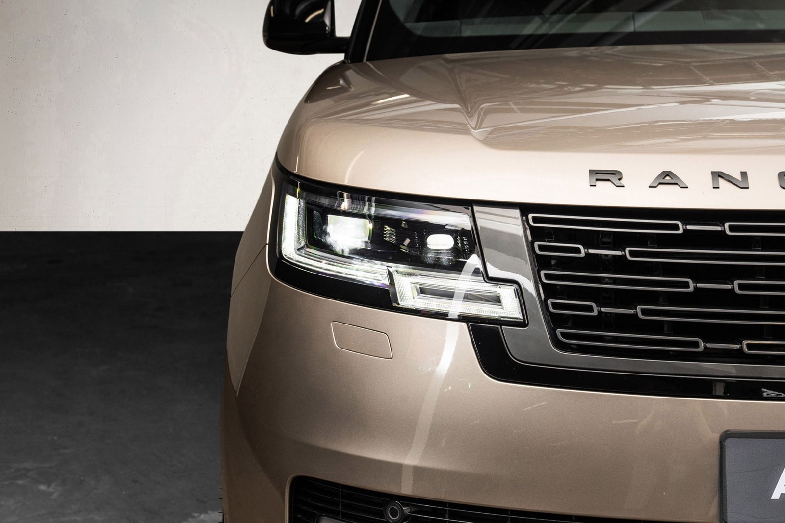Land Rover Range Rover P550e Automatic, 550hp, 2025