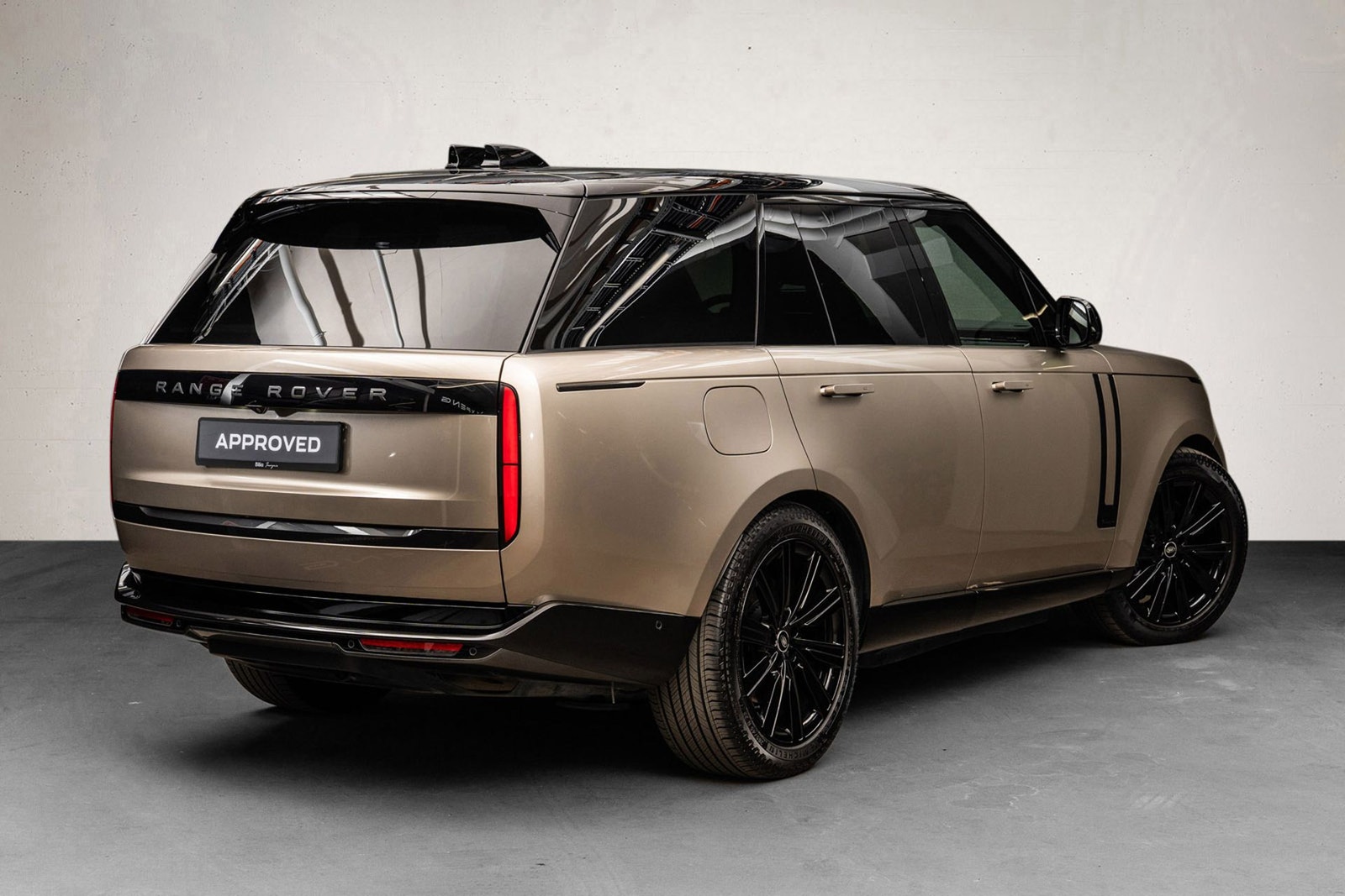 Land Rover Range Rover P550e Automatic, 550hp, 2025