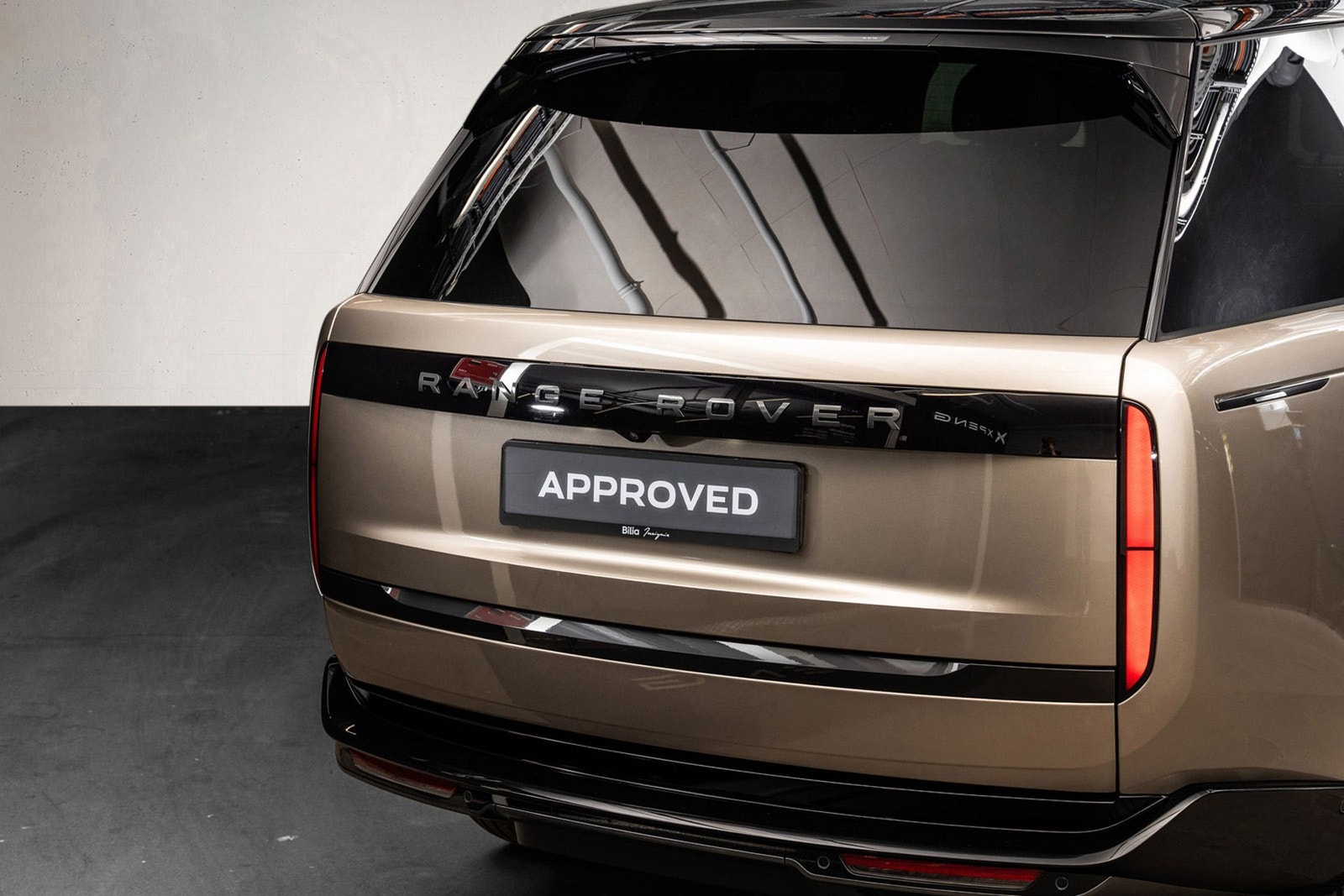 Land Rover Range Rover P550e Automatic, 550hp, 2025