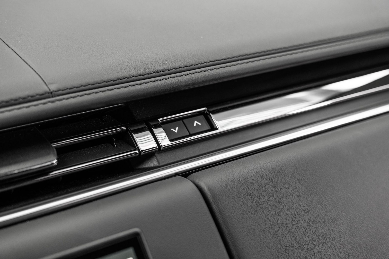 Land Rover Range Rover P550e Automatic, 550hp, 2025