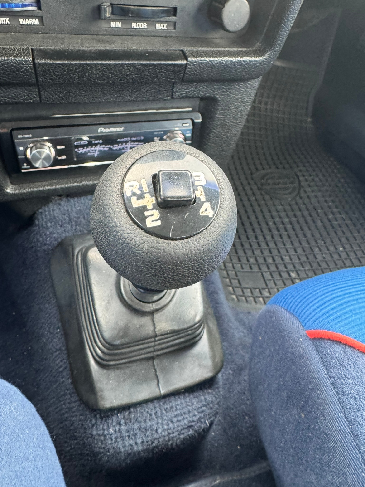 Volvo 244 2.1 Manual, 4-trins, 106ps, 1981