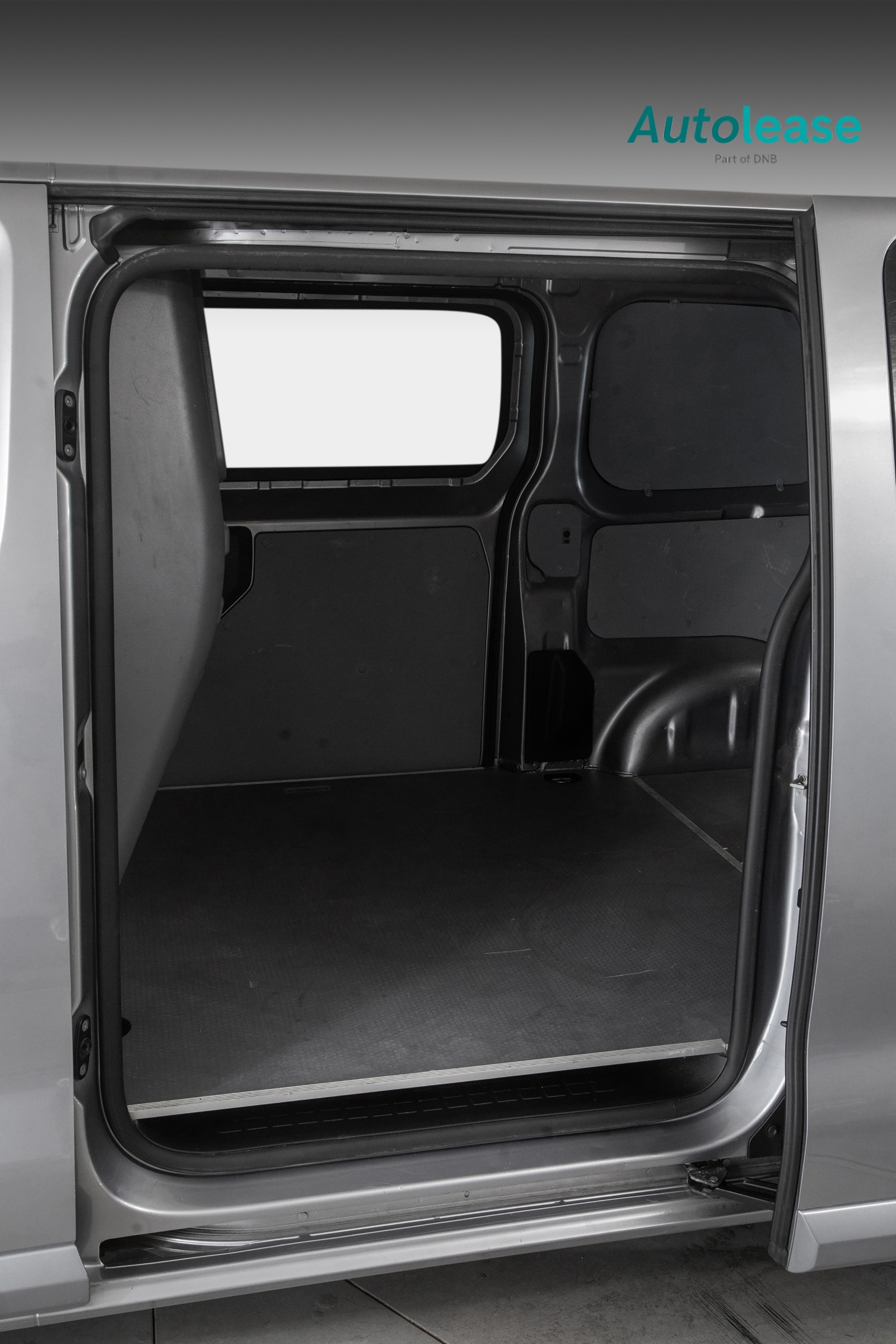 Peugeot e-Expert 75, 136ps, 2023