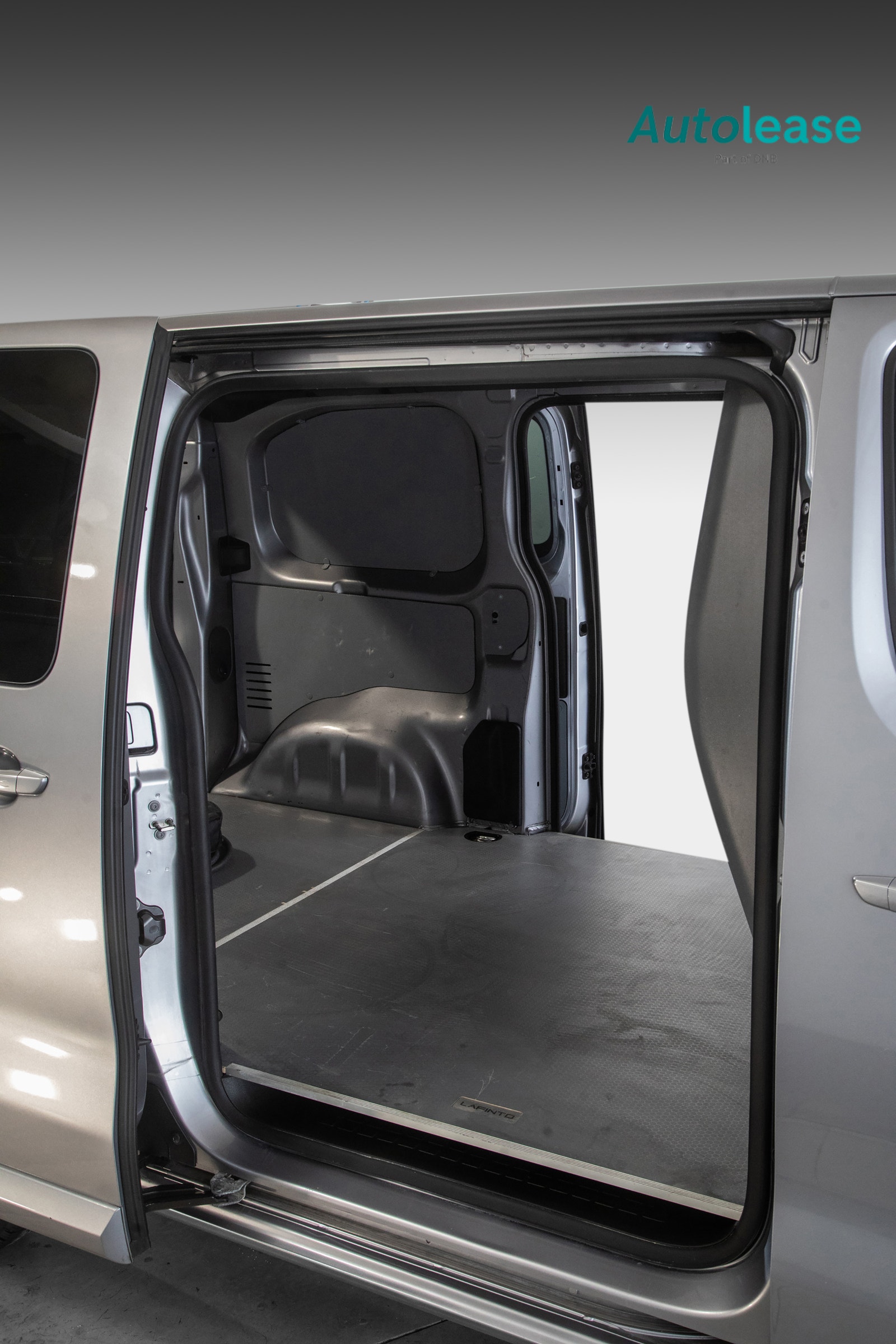 Peugeot e-Expert 75, 136ps, 2023