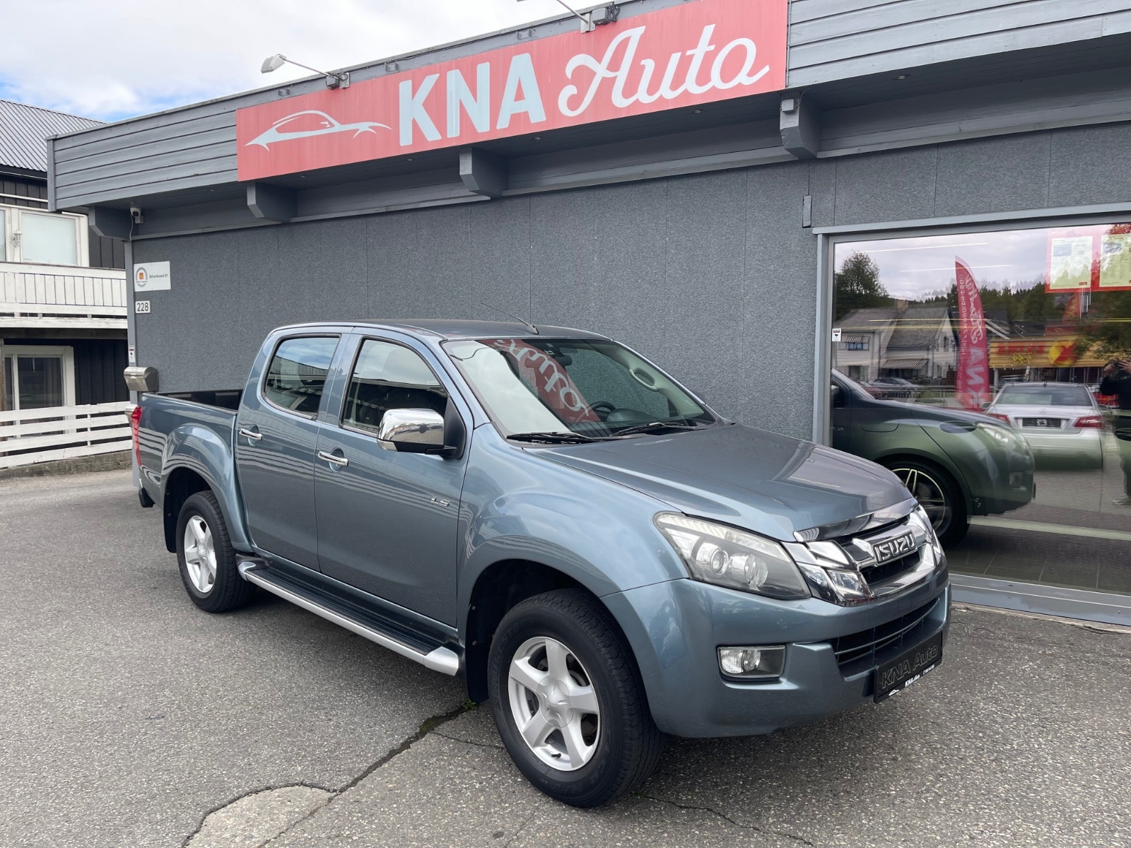 Isuzu D-Max Crew Cab 2.5 4WD Automatic, 5-trins, 163ps, 2013