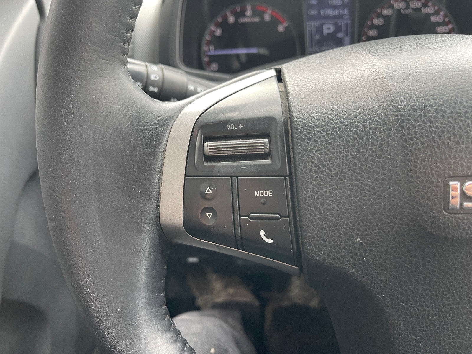 Isuzu D-Max Crew Cab 2.5 4WD Automatic, 5-trins, 163ps, 2013