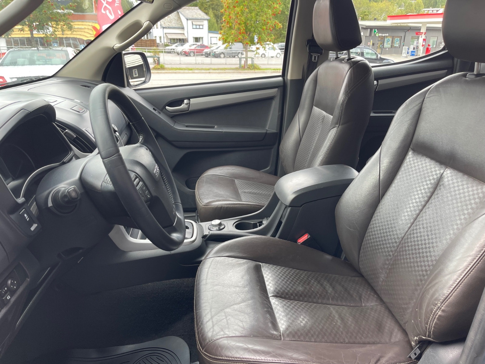 Isuzu D-Max Crew Cab 2.5 4WD Automatic, 5-trins, 163ps, 2013