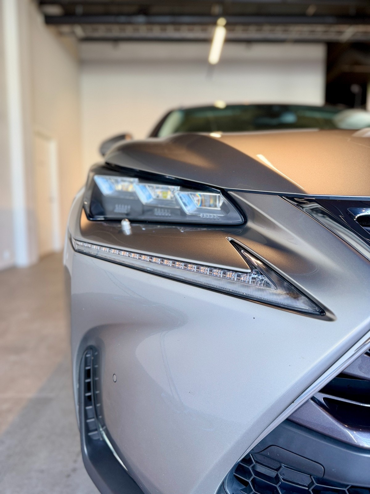 Lexus NX 300h AWD 2.5 AWD E-CVT, 197ps, 2015