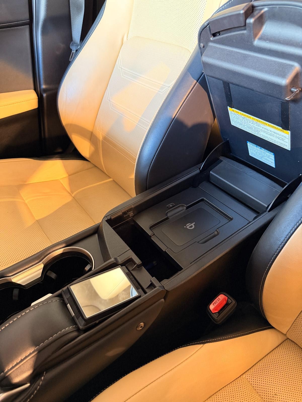 Lexus NX 300h AWD 2.5 AWD E-CVT, 197ps, 2015