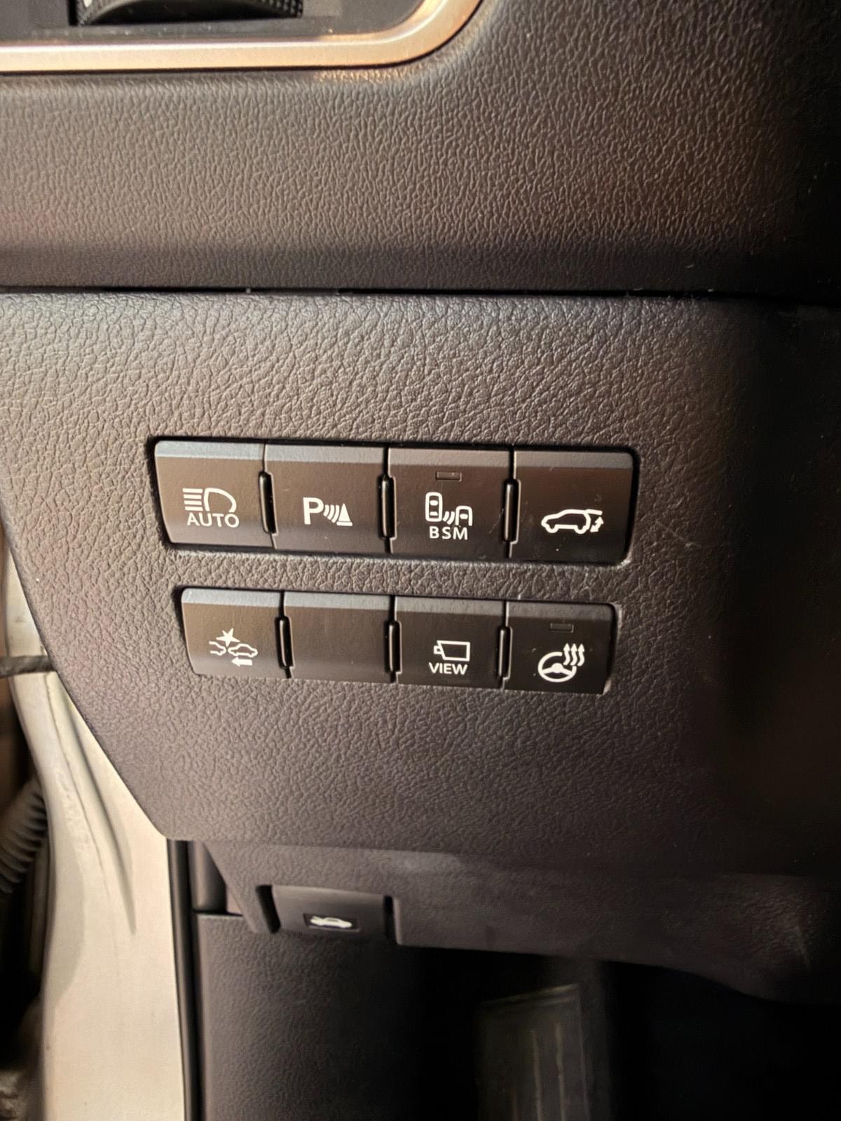 Lexus NX 300h AWD 2.5 AWD E-CVT, 197ps, 2015