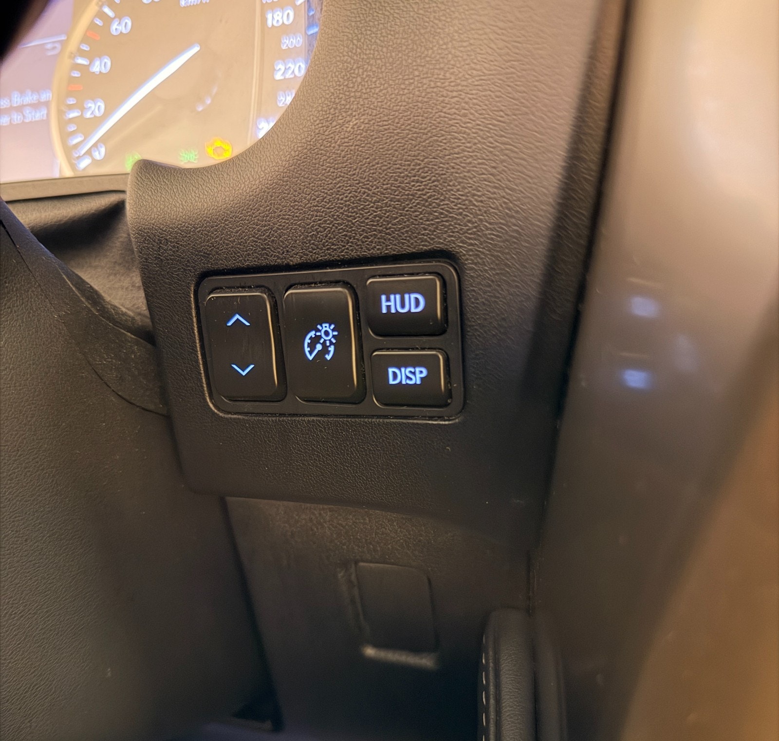 Lexus NX 300h AWD 2.5 AWD E-CVT, 197ps, 2015