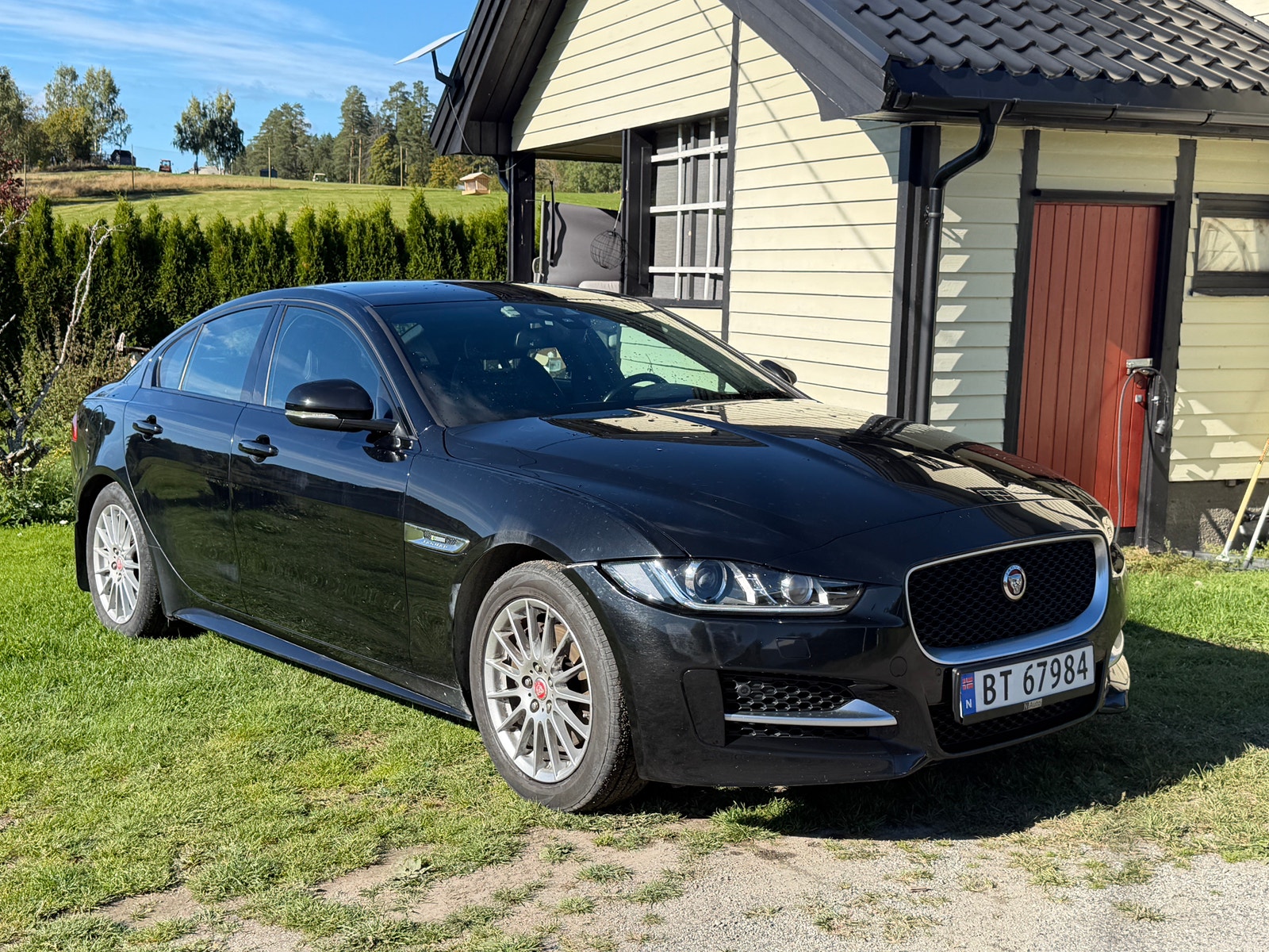 Jaguar XE E-Performance Automatic, 8-trins, 163ps, 2017