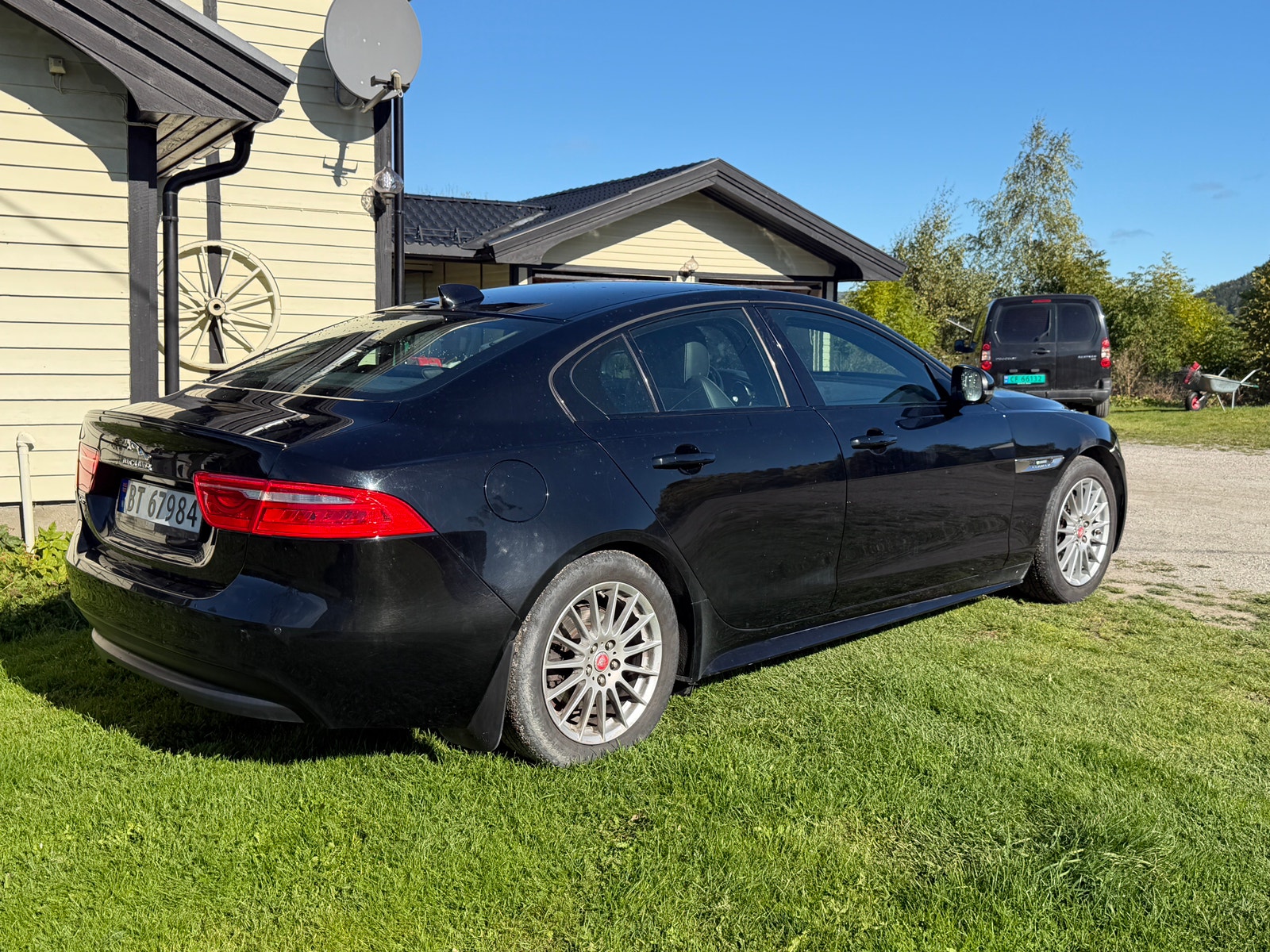 Jaguar XE E-Performance Automatic, 8-trins, 163ps, 2017