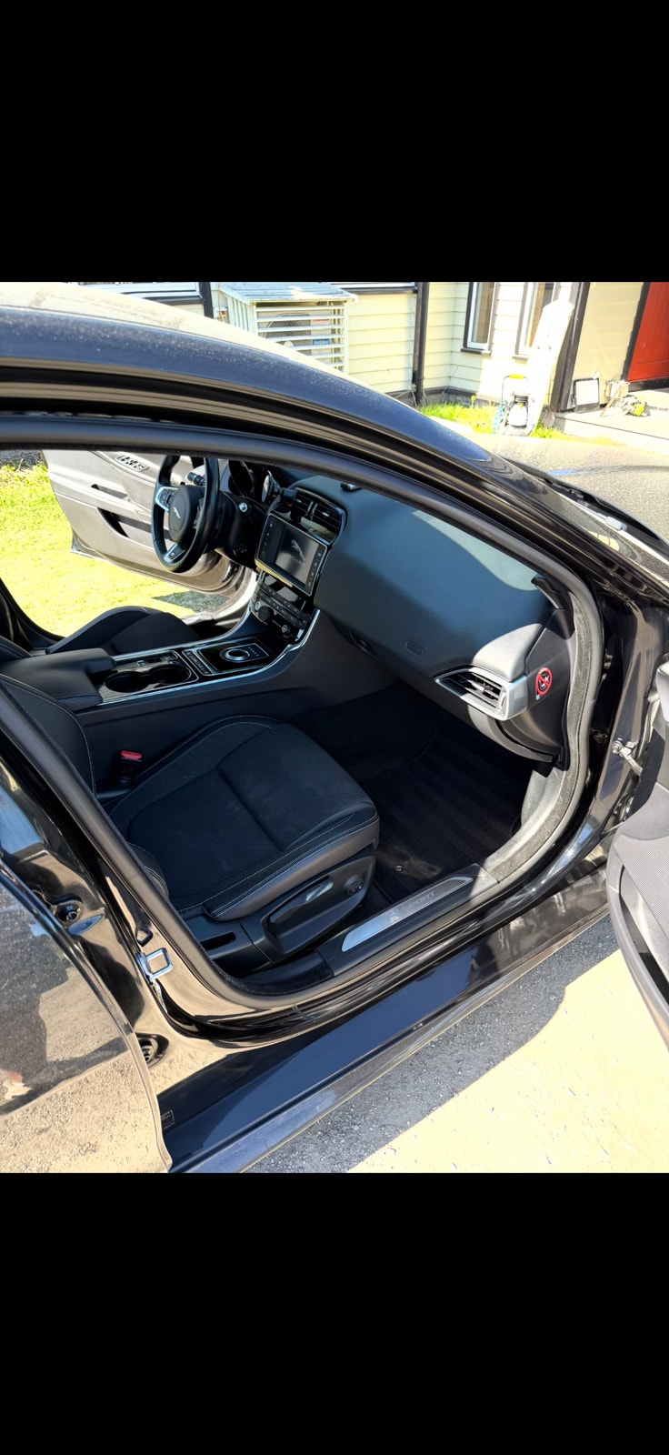Jaguar XE E-Performance Automatic, 8-trins, 163ps, 2017