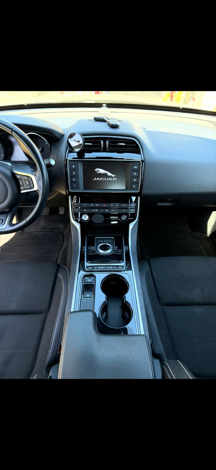 Jaguar XE E-Performance Automatic, 8-trins, 163ps, 2017