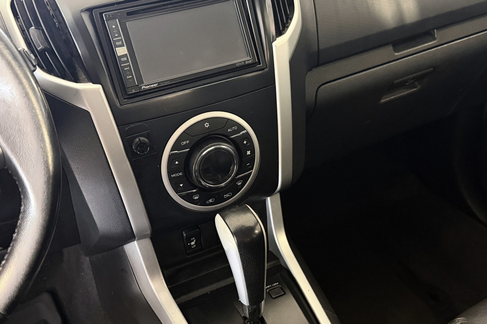 Isuzu D-Max Space Cab 2.5 4WD Automatic, 5-trins, 163ps, 2015