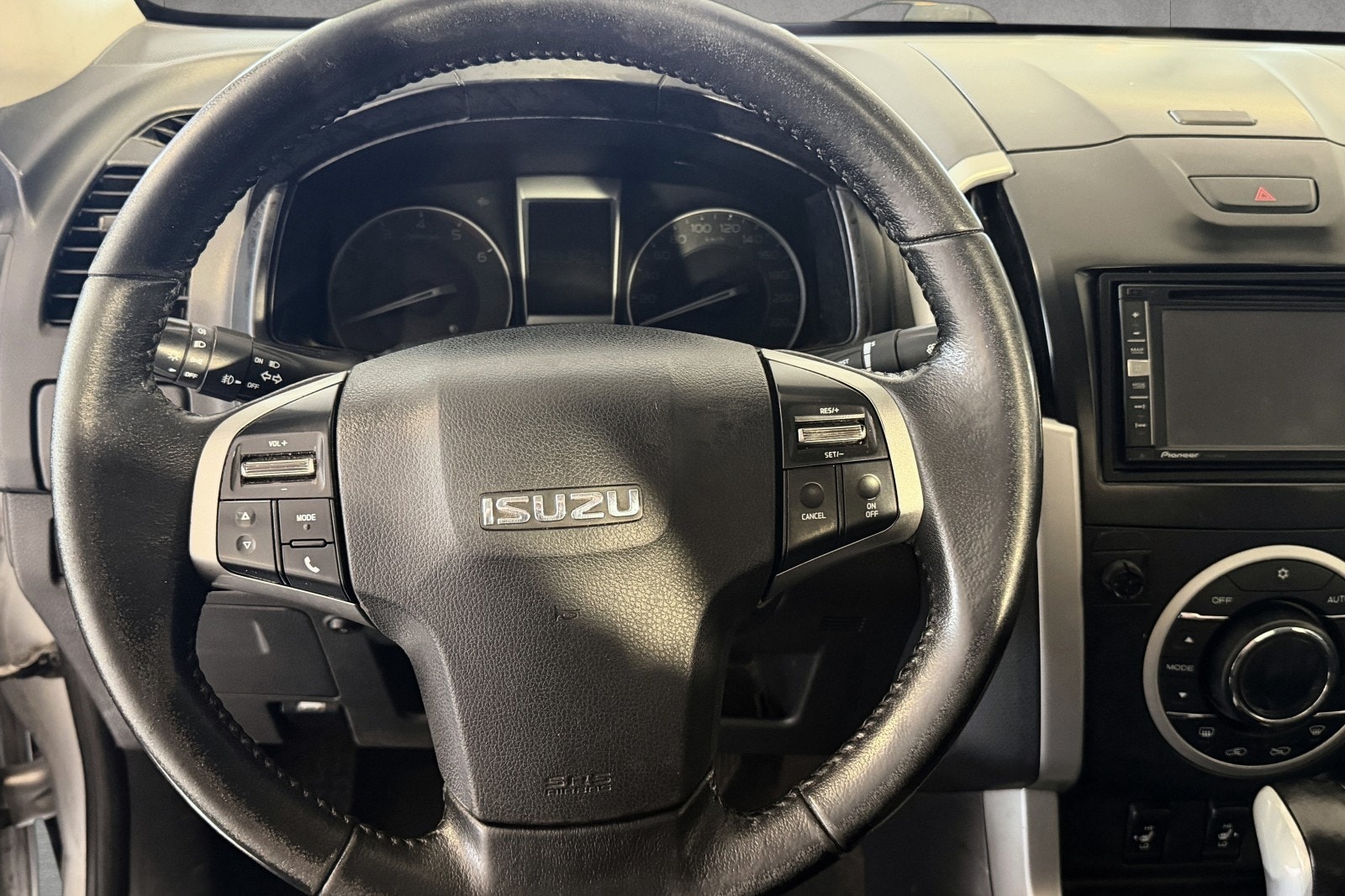 Isuzu D-Max Space Cab 2.5 4WD Automatic, 5-trins, 163ps, 2015