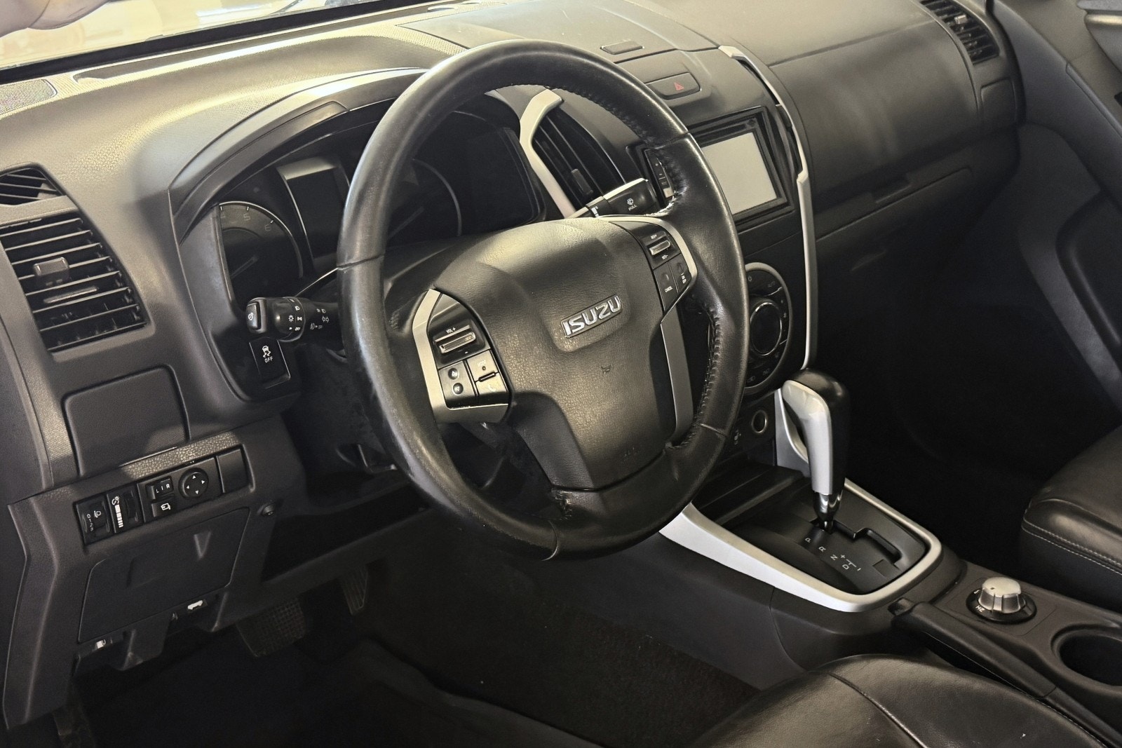 Isuzu D-Max Space Cab 2.5 4WD Automatic, 5-trins, 163ps, 2015