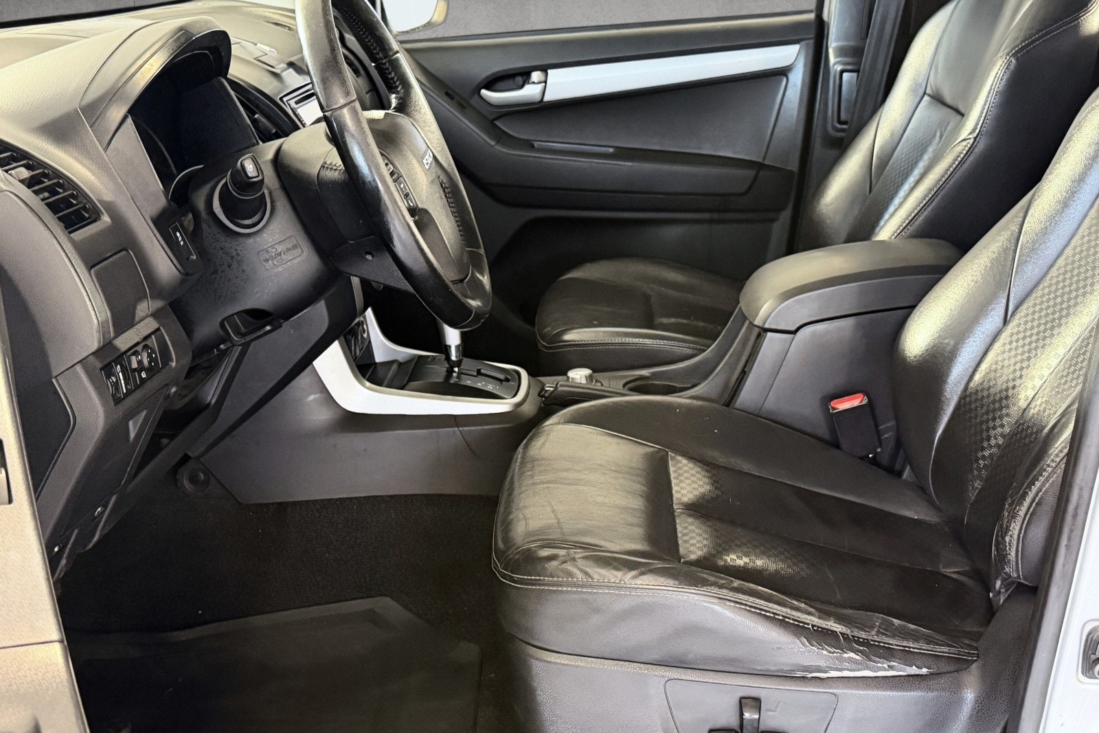 Isuzu D-Max Space Cab 2.5 4WD Automatic, 5-trins, 163ps, 2015