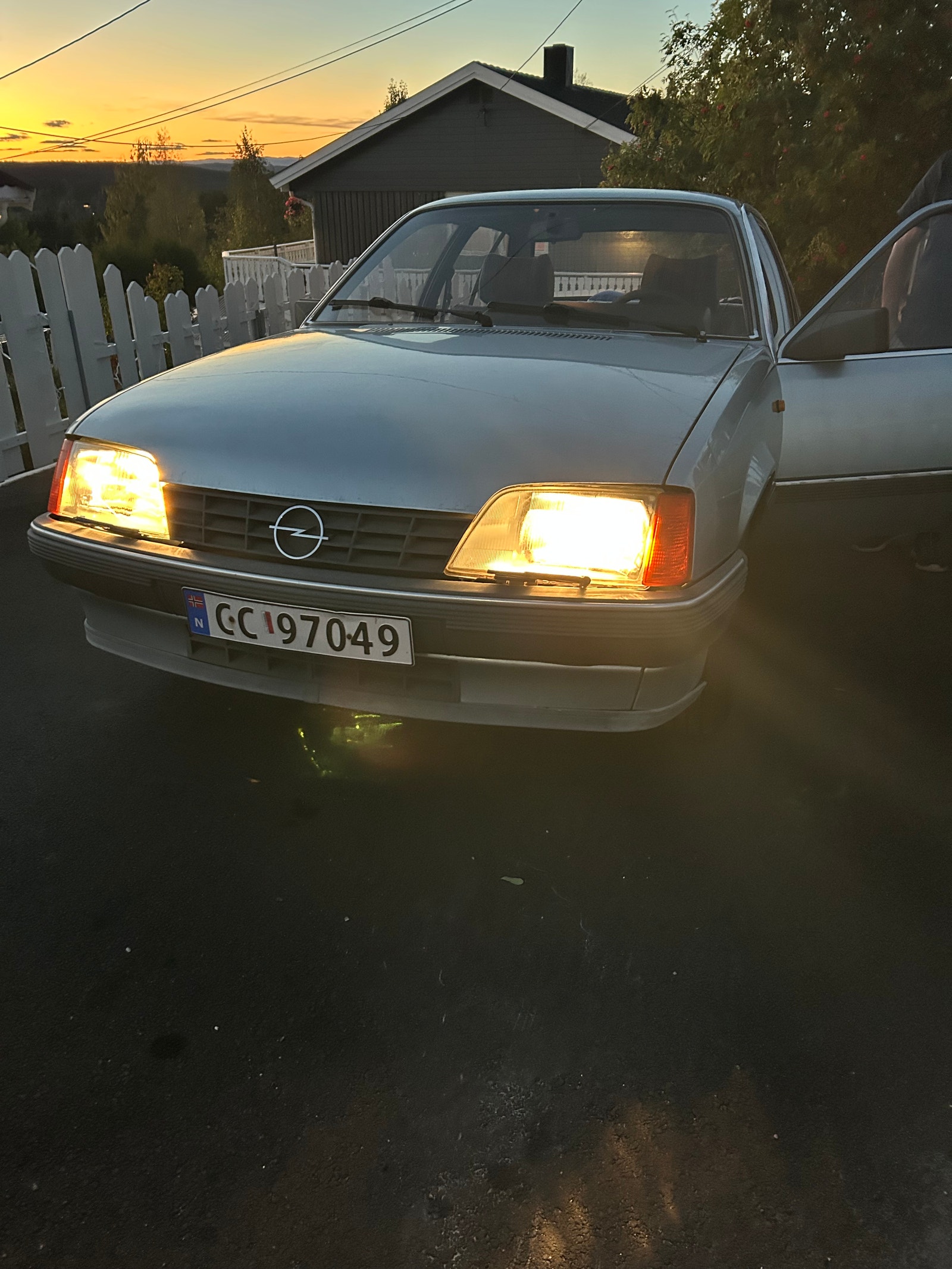 Opel Rekord 2.0 S Manuell, 4-trinn, 101hk, 1983