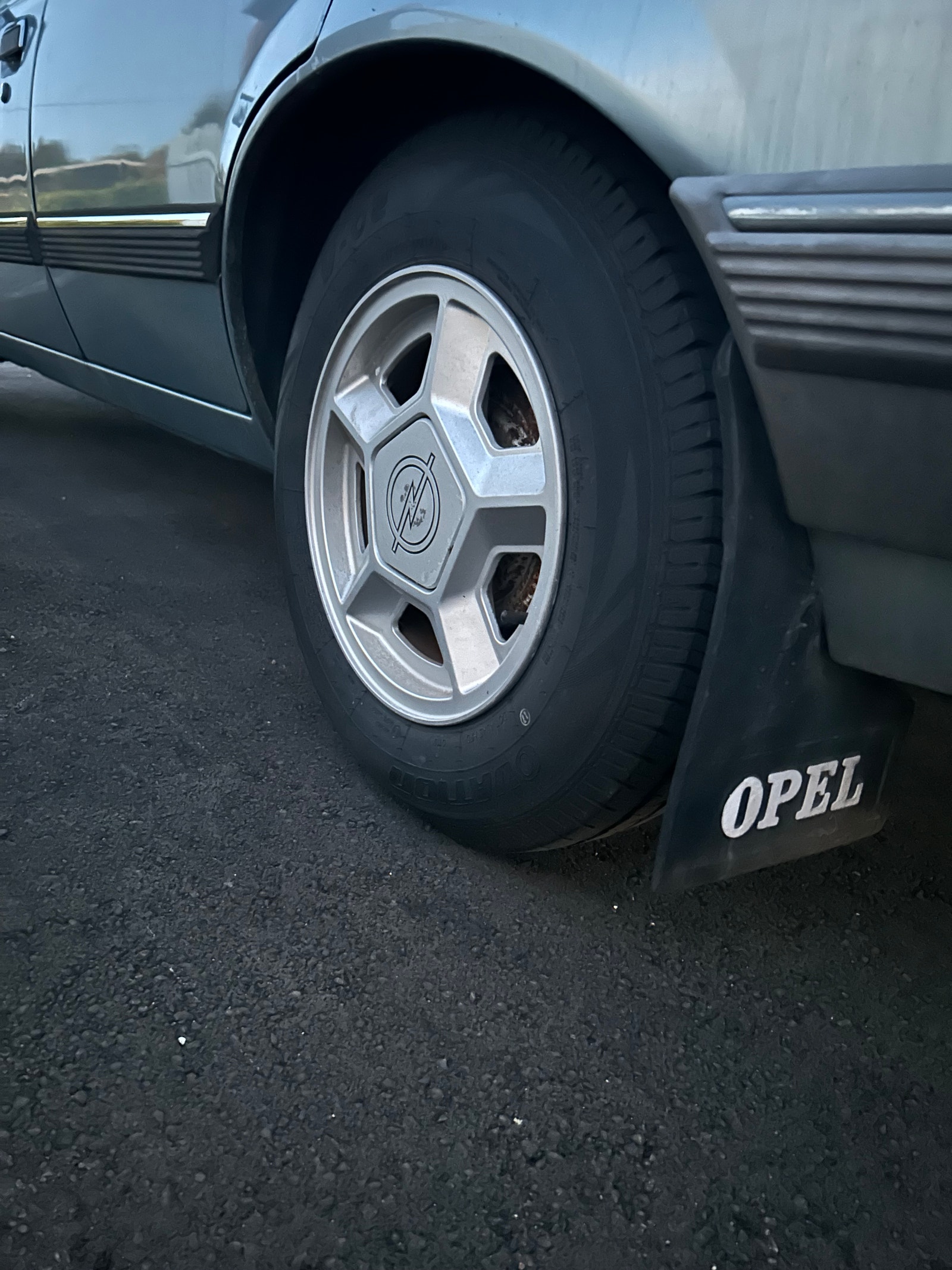 Opel Rekord 2.0 S Manuell, 4-trinn, 101hk, 1983