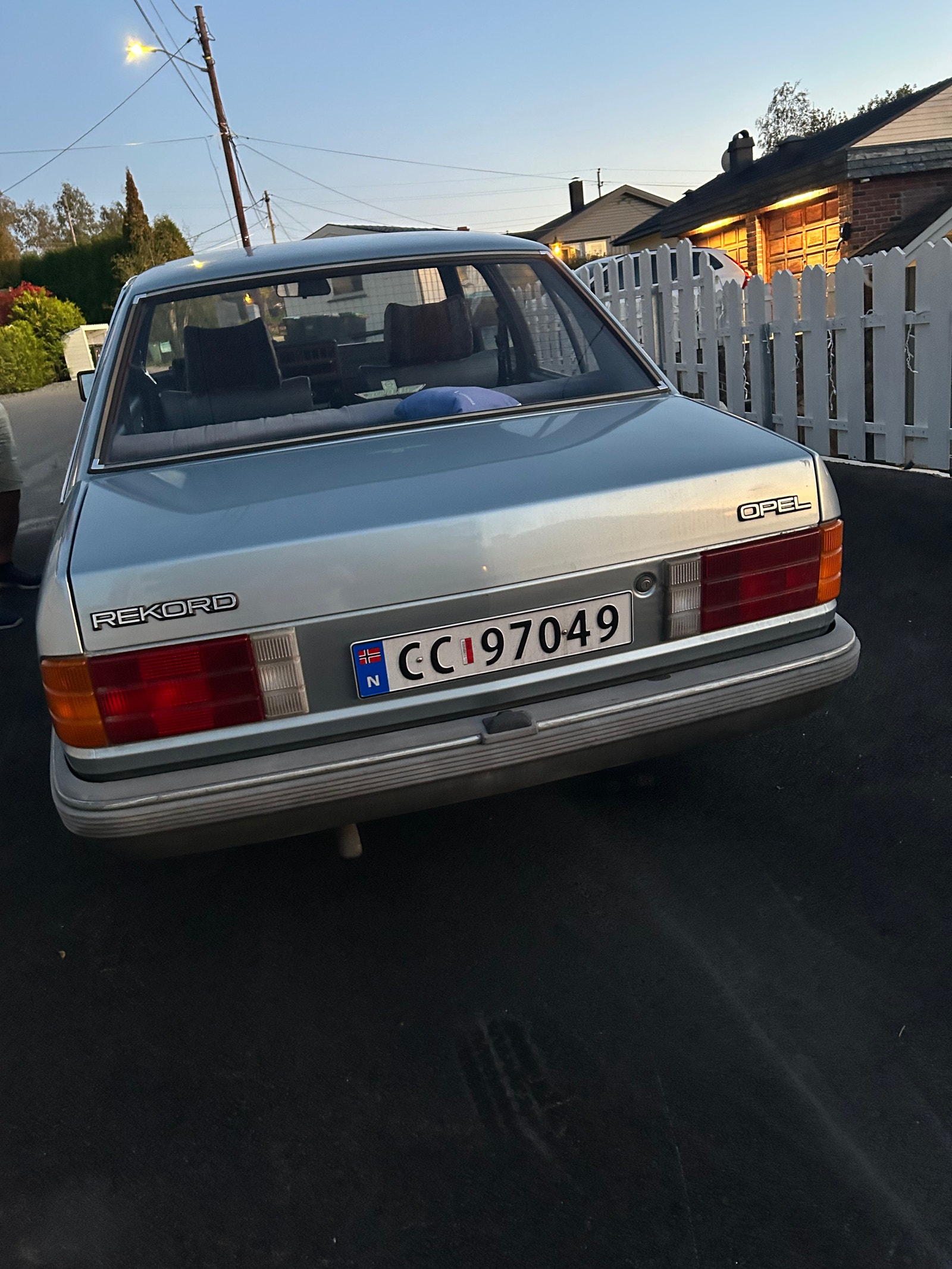 Opel Rekord 2.0 S Manuell, 4-trinn, 101hk, 1983