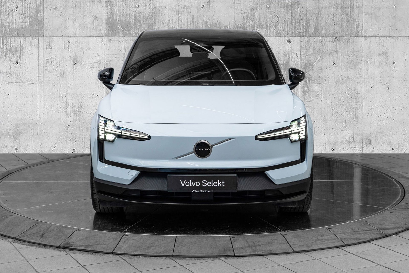 Volvo EX30 Twin Motor Performance, 428ps, 2025