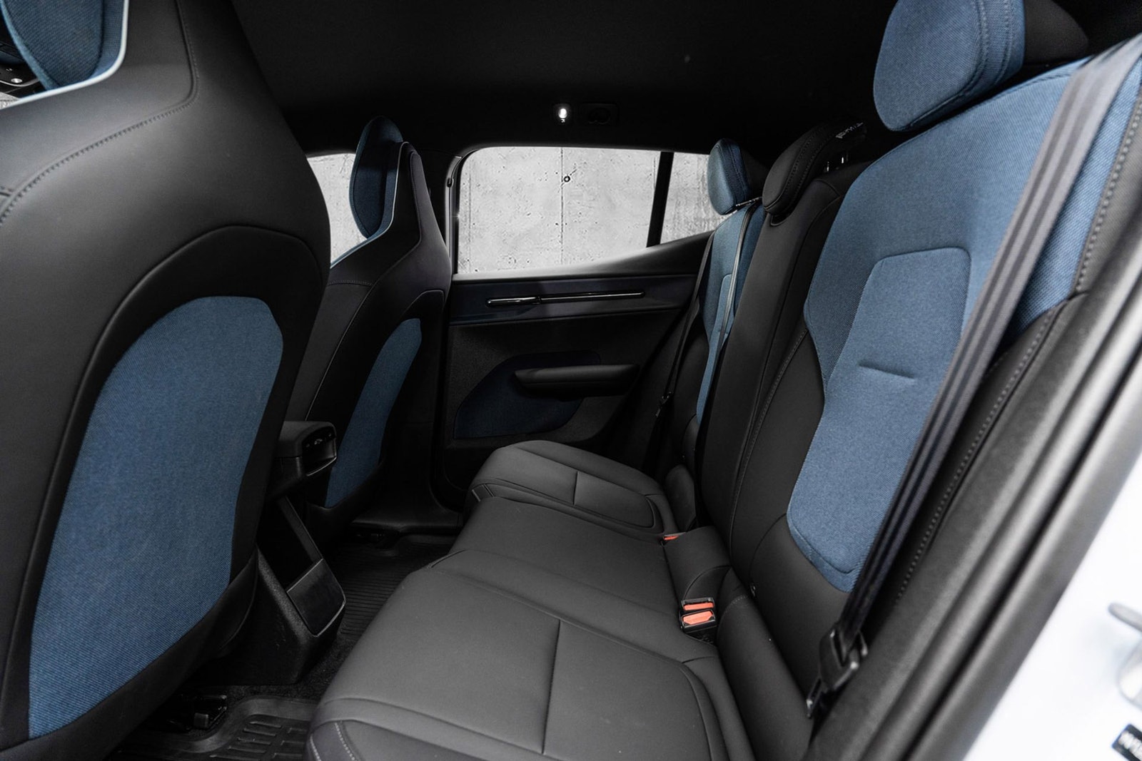 Volvo EX30 Twin Motor Performance, 428ps, 2025