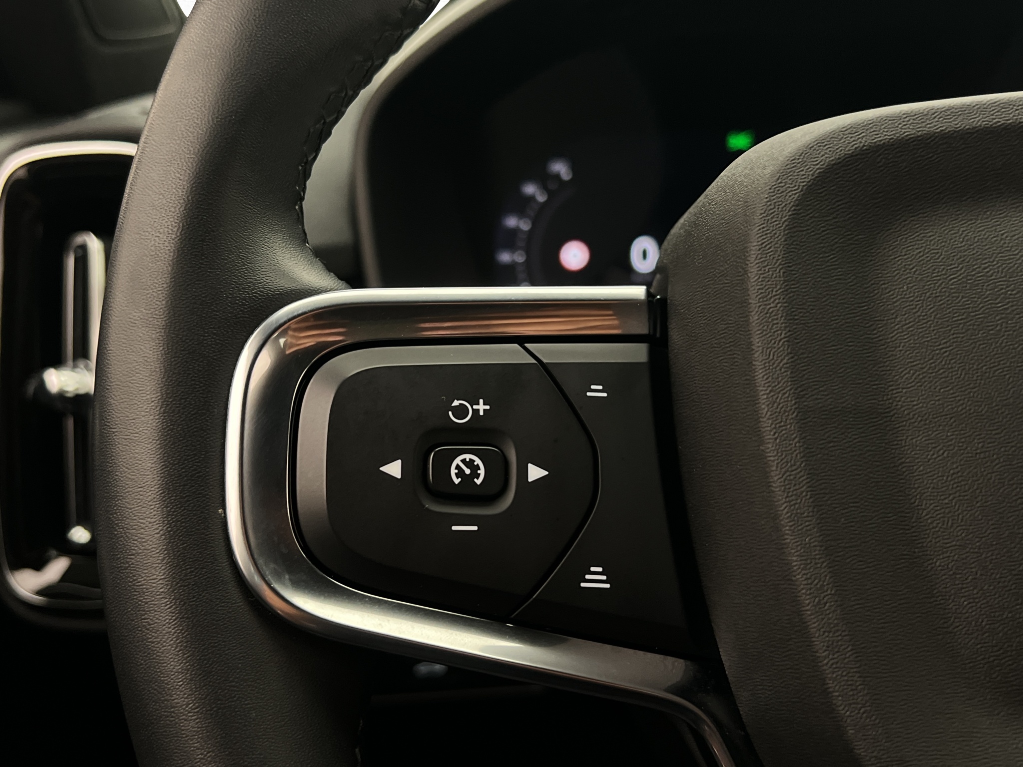 Volvo XC40 Recharge Extended Range, 252ps, 2024