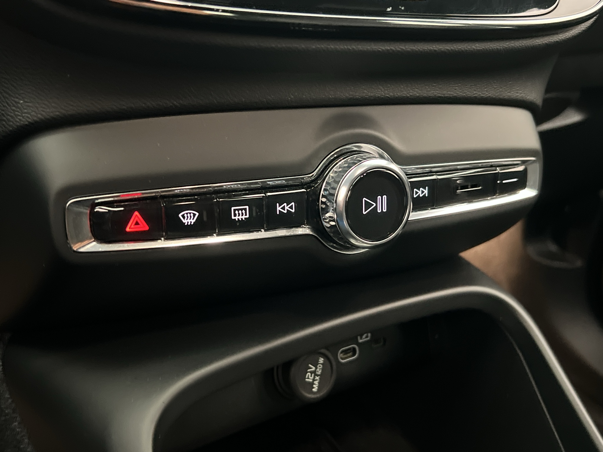 Volvo XC40 Recharge Extended Range, 252ps, 2024