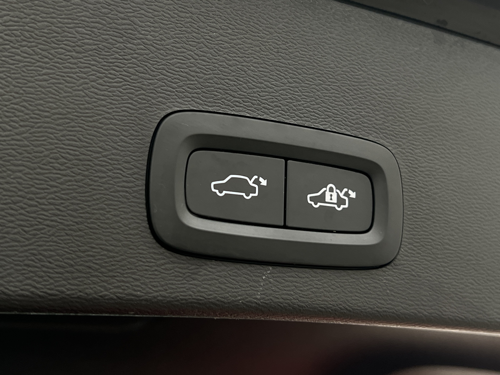 Volvo XC40 Recharge Extended Range, 252ps, 2024