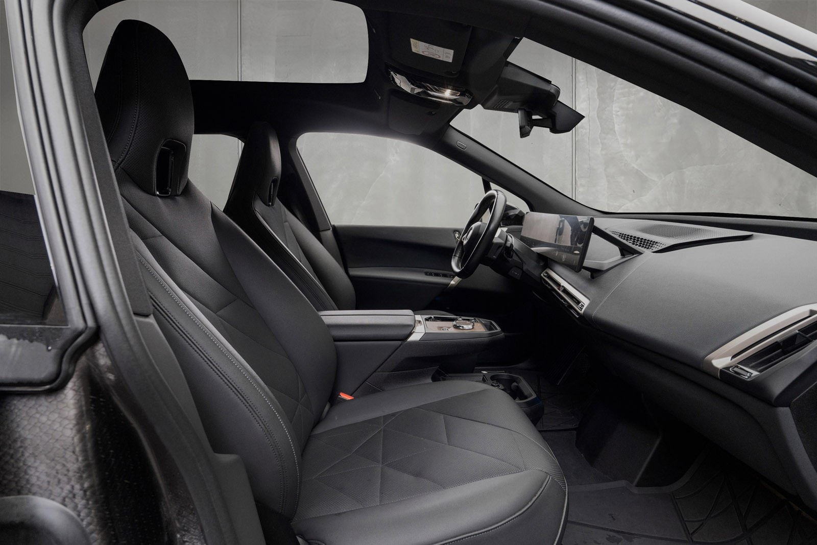 BMW iX xDrive50, 524hp, 2024