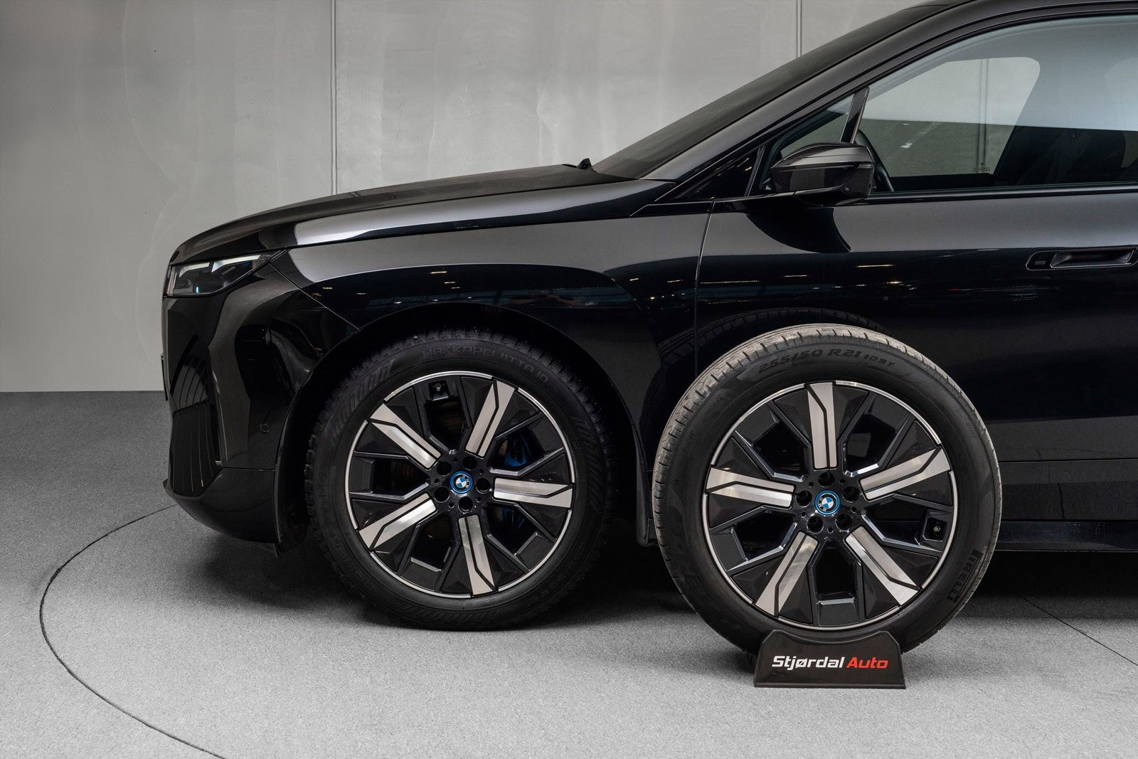 BMW iX xDrive50, 524hp, 2024