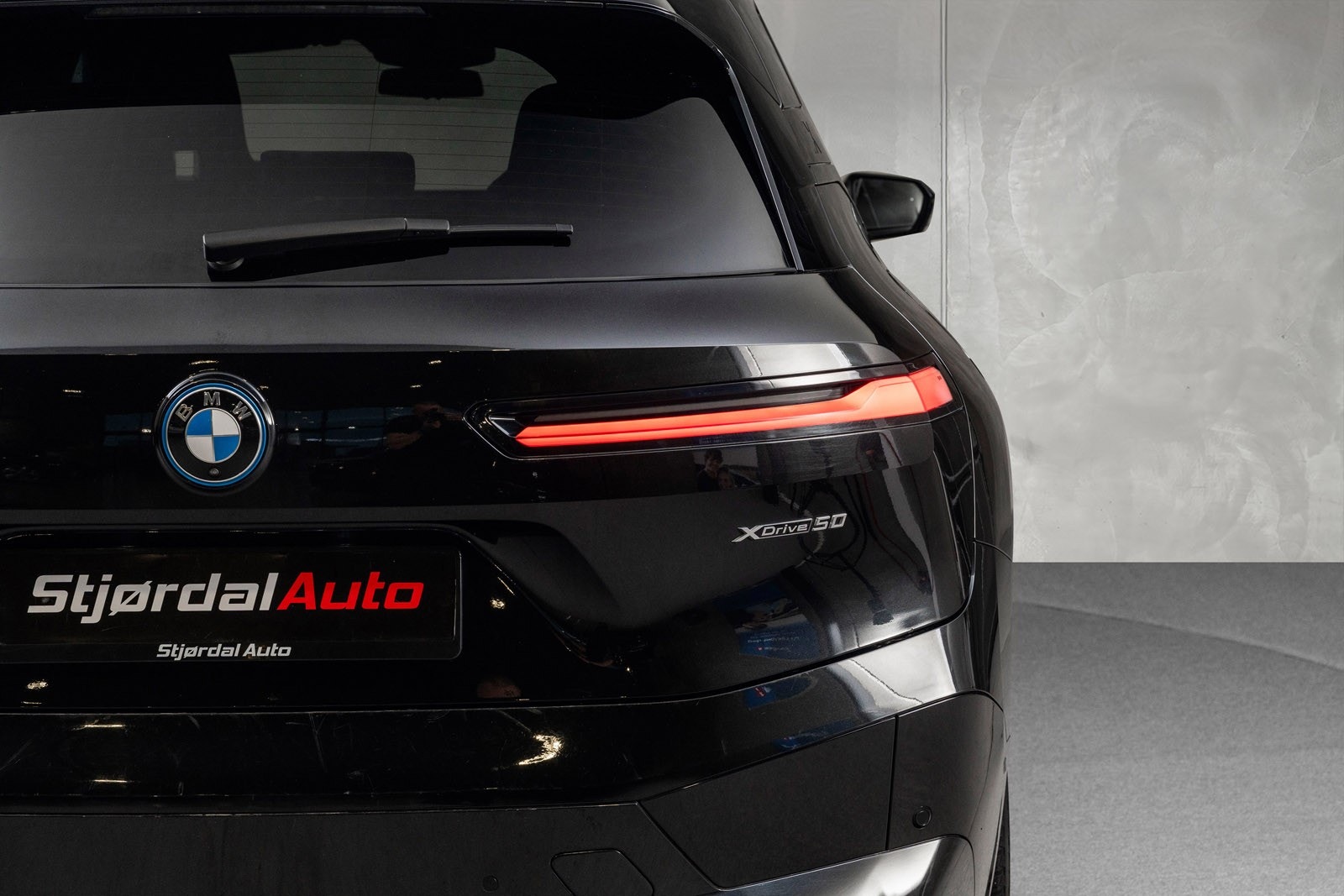 BMW iX xDrive50, 524hp, 2024