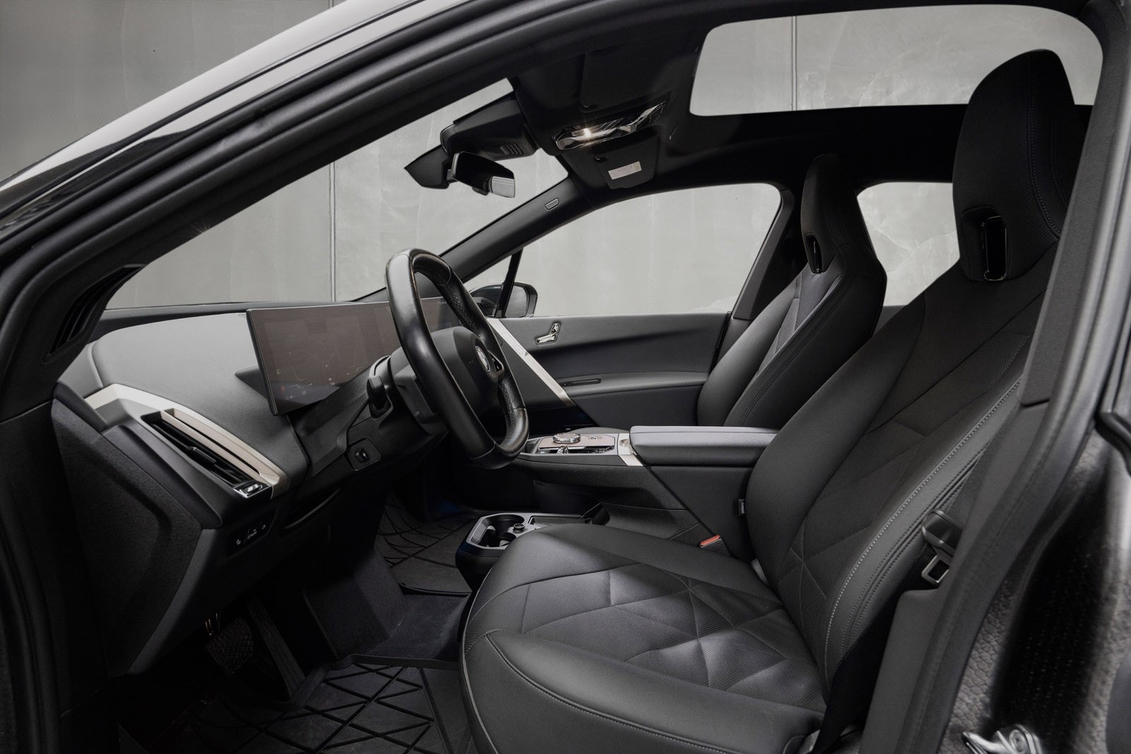 BMW iX xDrive50, 524hp, 2024