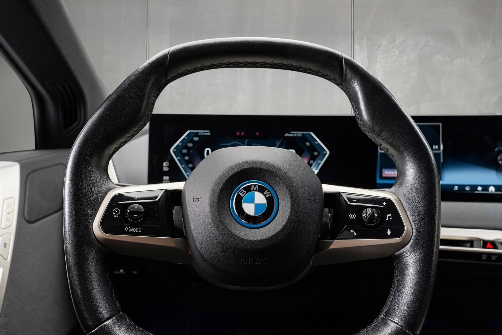 BMW iX xDrive50, 524hp, 2024