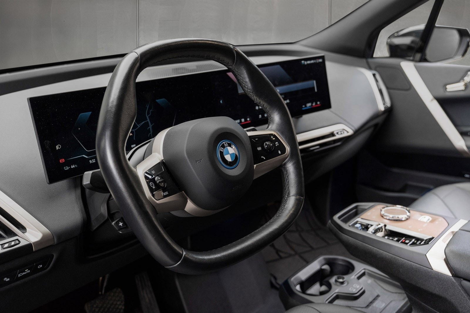 BMW iX xDrive50, 524hp, 2024