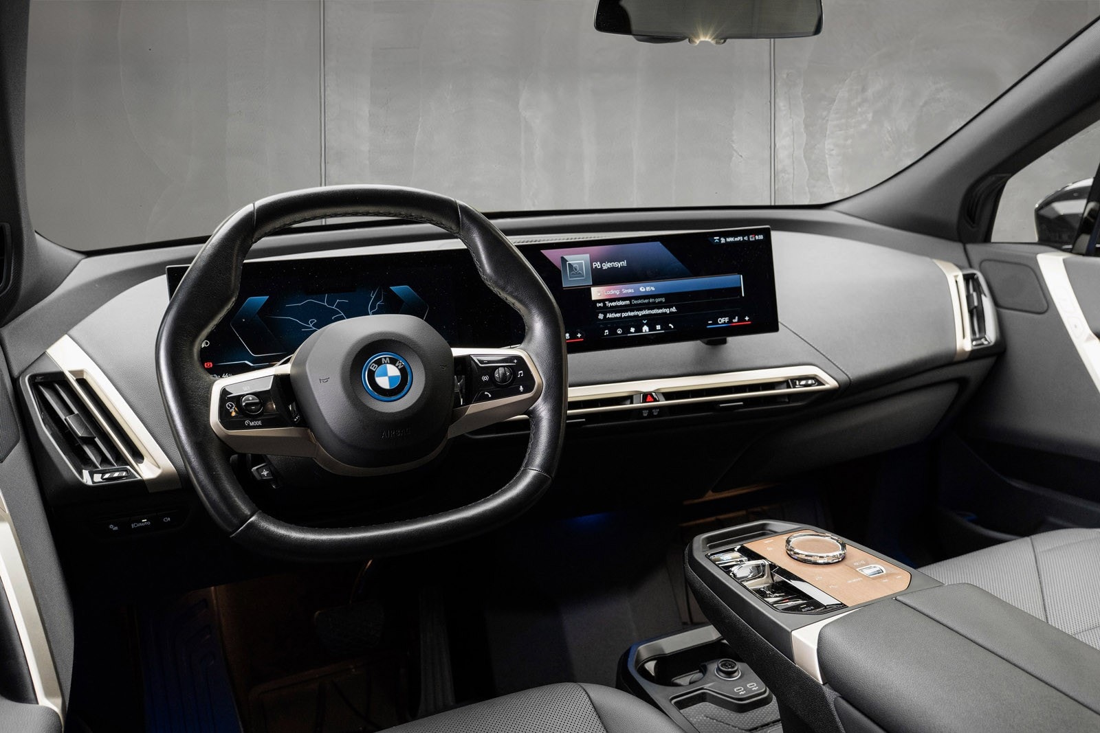 BMW iX xDrive50, 524hp, 2024