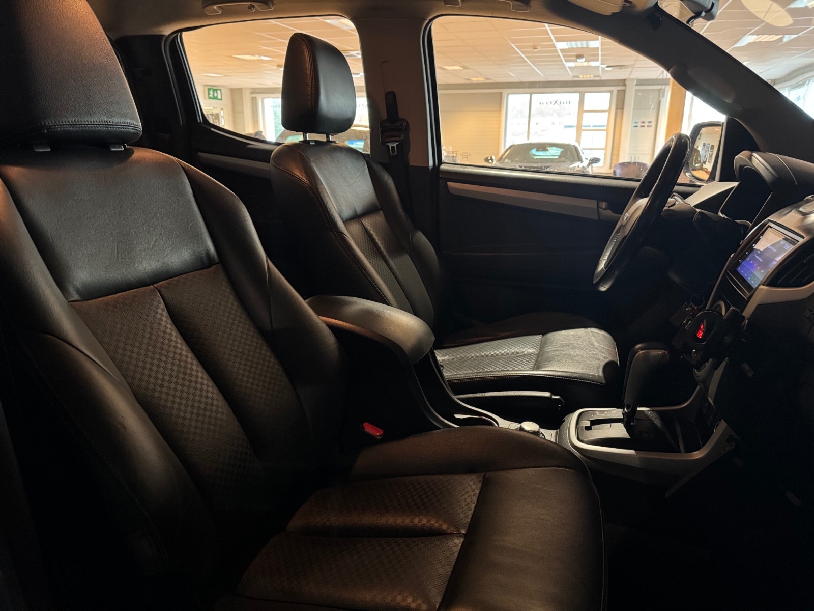 Isuzu D-Max Crew Cab 2.5 4WD Automatic, 5-trins, 163ps, 2014