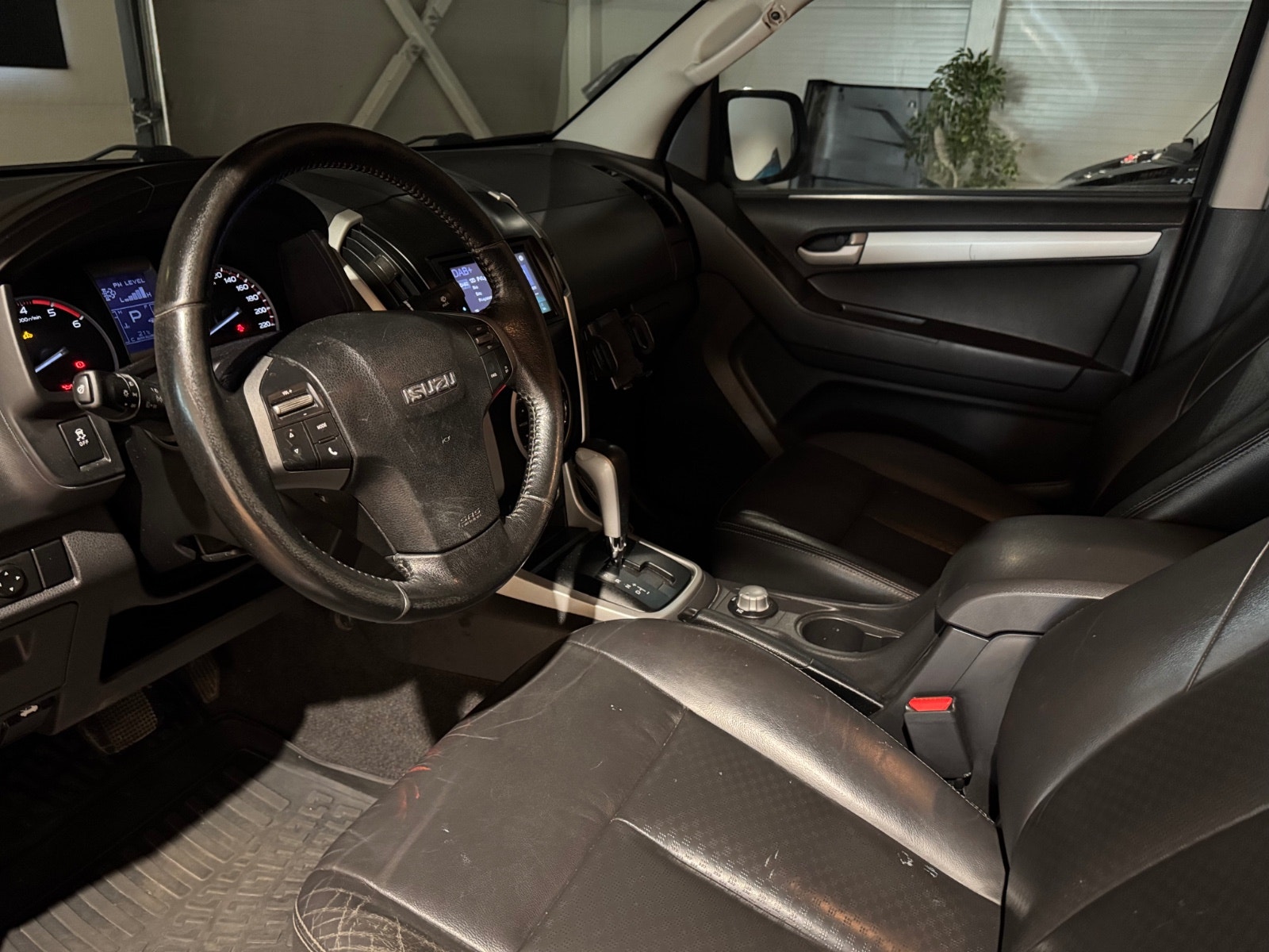 Isuzu D-Max Crew Cab 2.5 4WD Automatic, 5-trins, 163ps, 2014