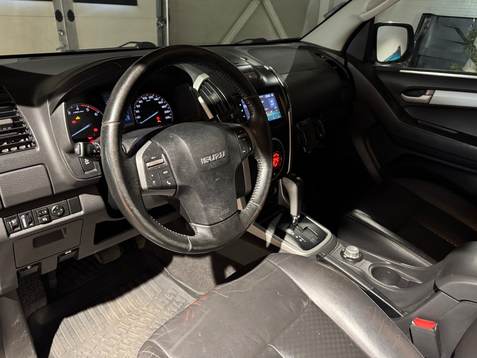 Isuzu D-Max Crew Cab 2.5 4WD Automatic, 5-trins, 163ps, 2014