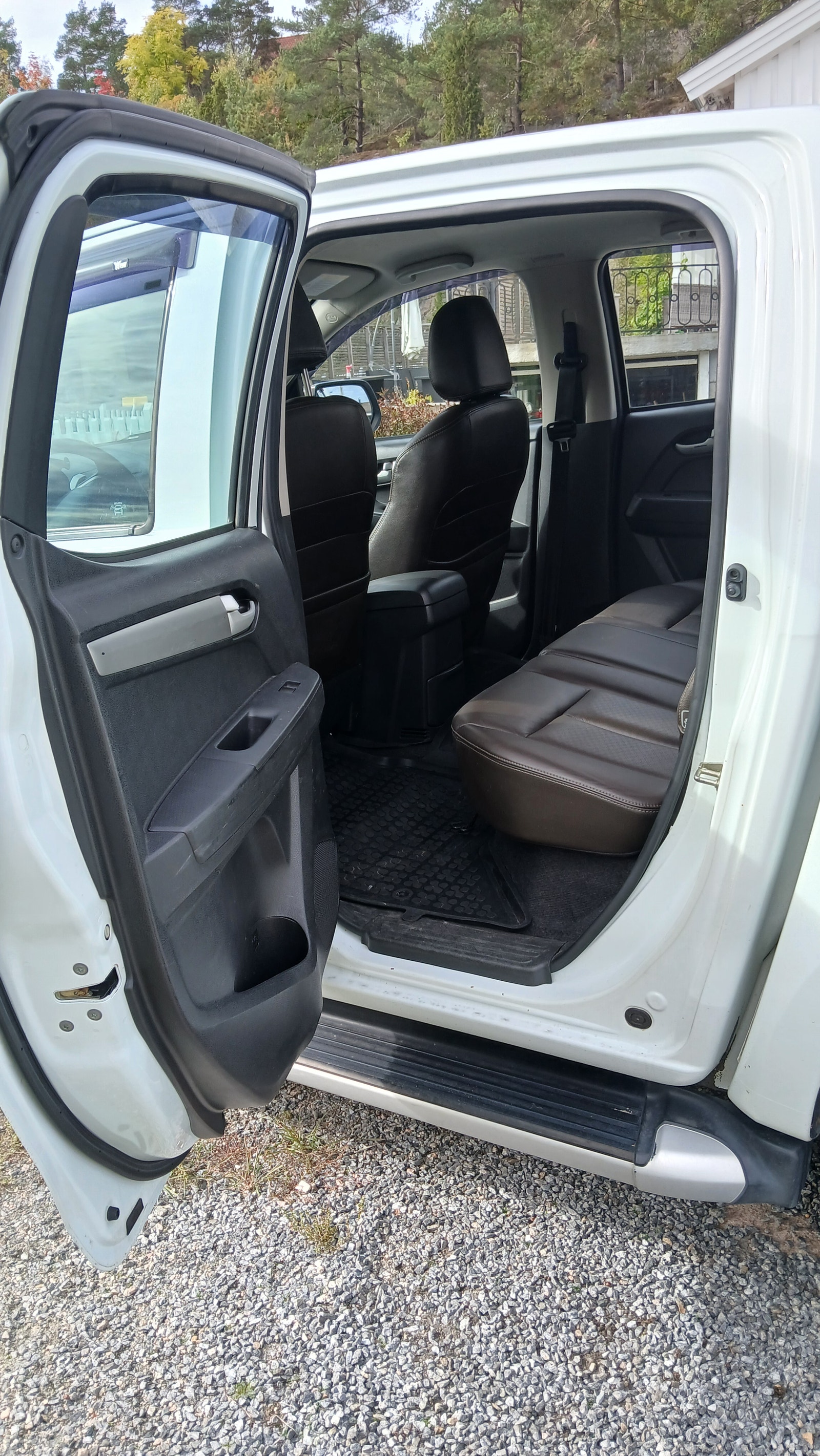 Isuzu D-Max Crew Cab 2.5 4WD Automatic, 5-trins, 163ps, 2013