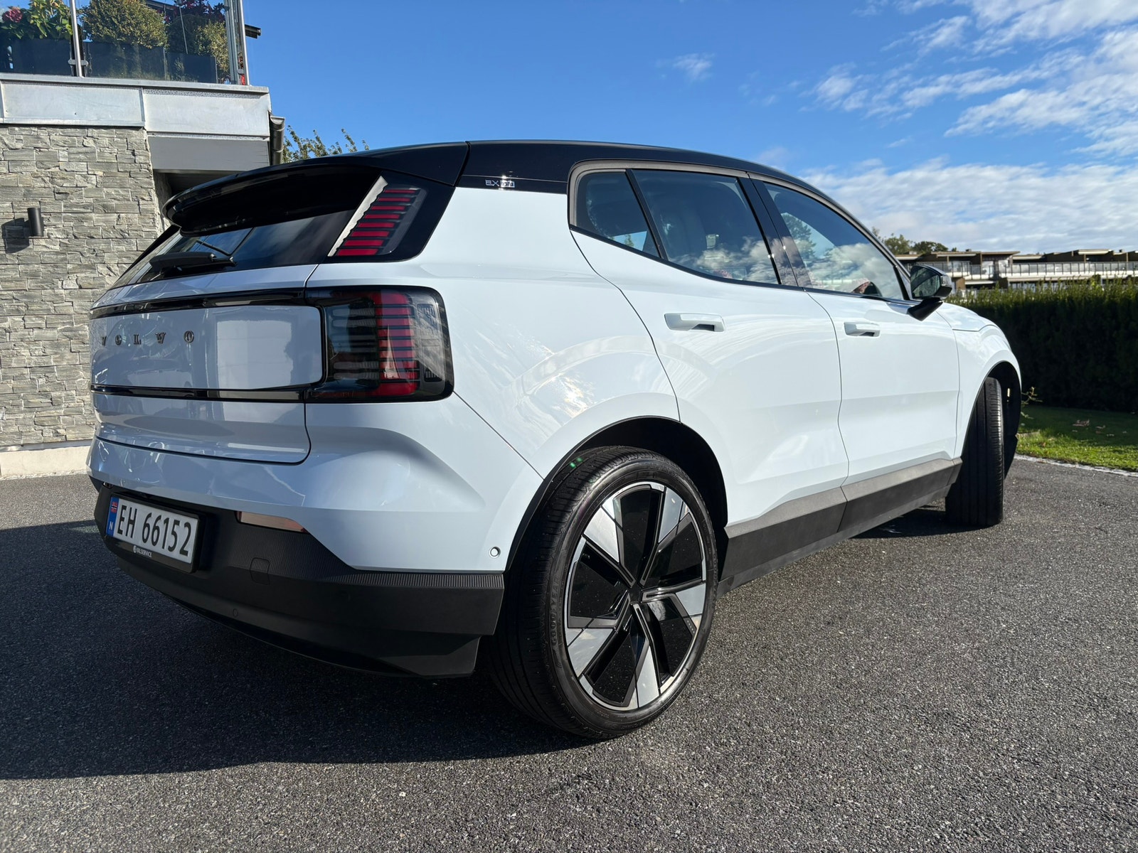Volvo EX30 Twin Motor Performance, 428hp, 2024