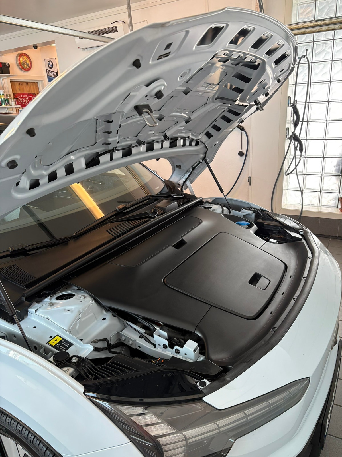 Volvo EX30 Twin Motor Performance, 428hp, 2024