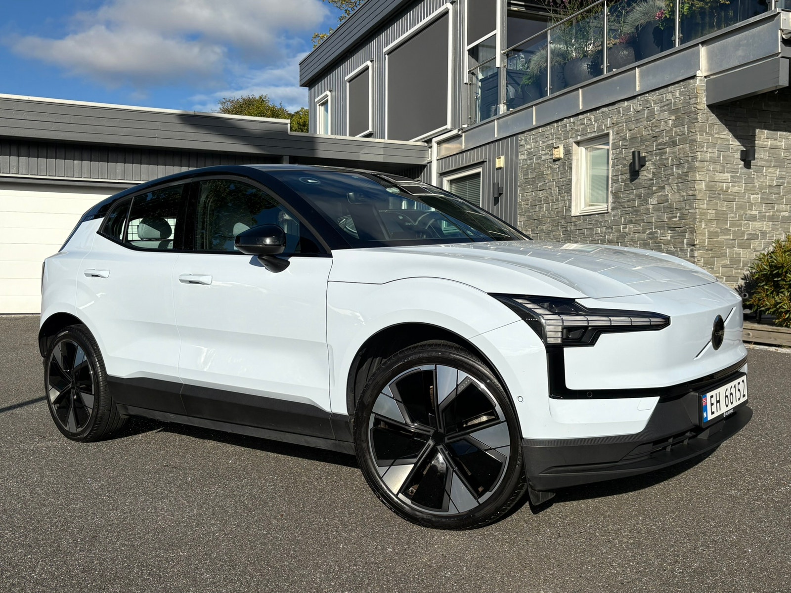 Volvo EX30 Twin Motor Performance, 428hp, 2024