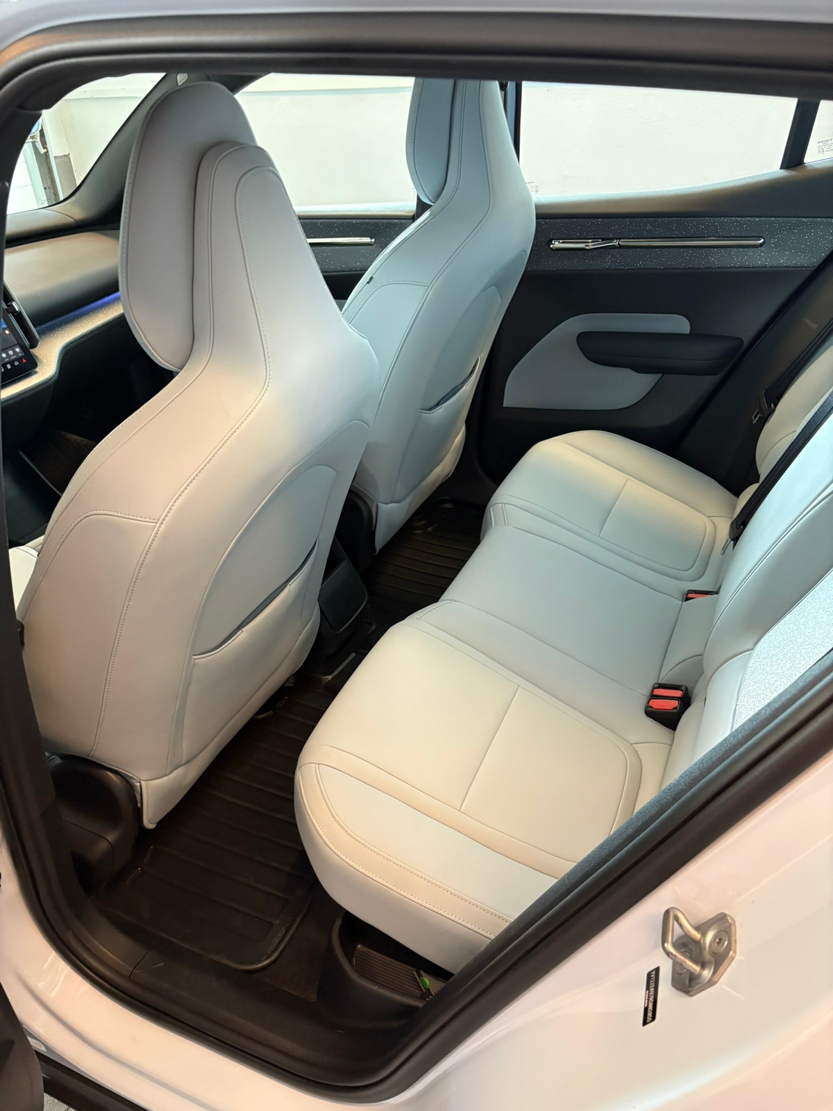 Volvo EX30 Twin Motor Performance, 428hp, 2024