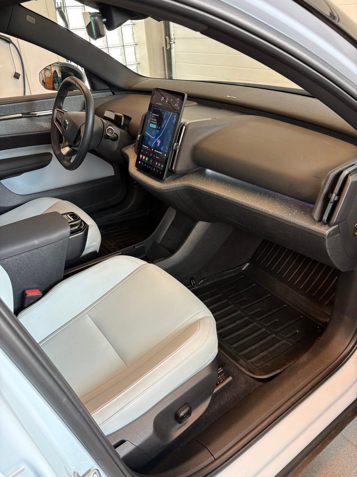 Volvo EX30 Twin Motor Performance, 428hp, 2024