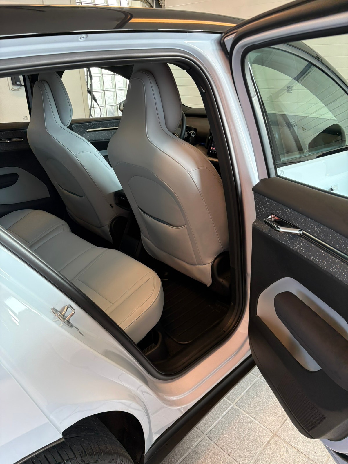 Volvo EX30 Twin Motor Performance, 428hp, 2024